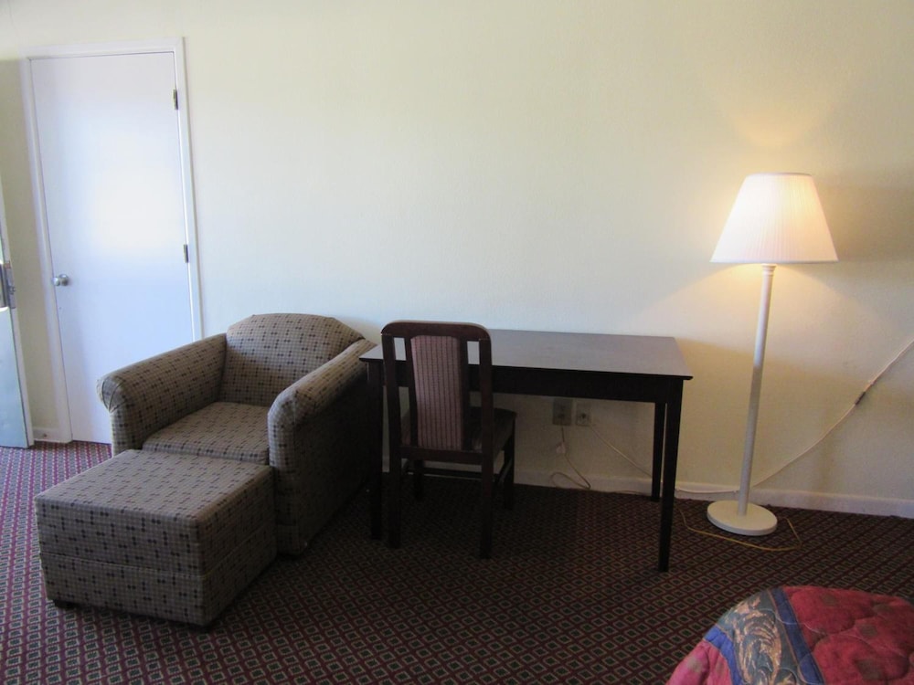 Royal Inn Abilene - photo 4