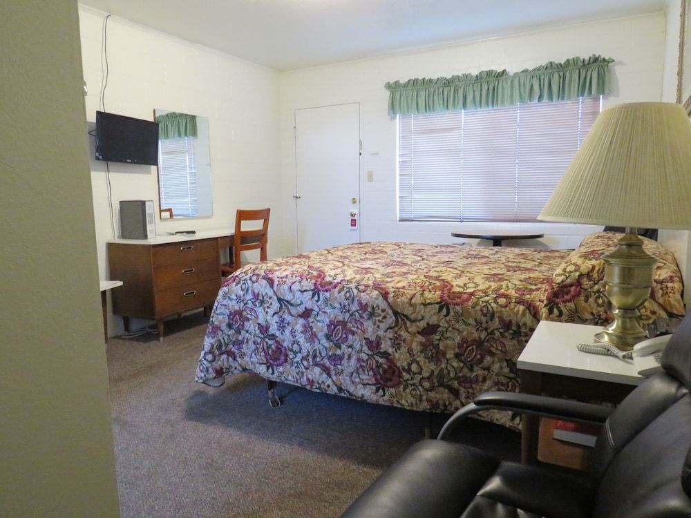 Rim Rock Motel - photo 13