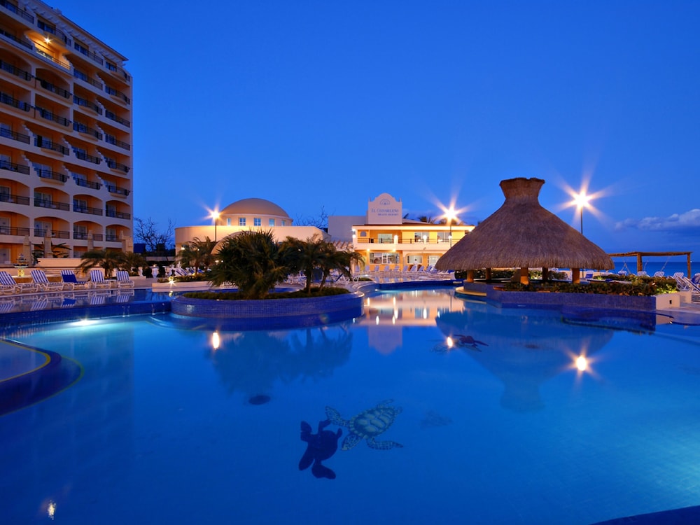 Poolside bar
