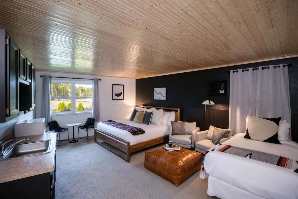 Placid Bay Hotel - photo 3