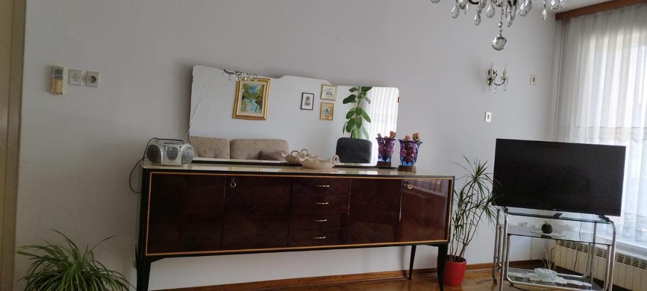7 Flower Street Apartment — 4-Star Luxury Hotel in Sempeter Pri Gorici, Slovenia