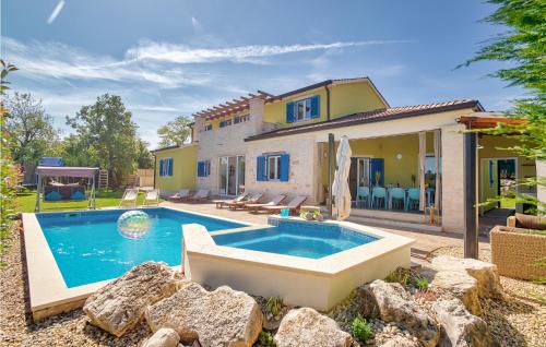 Pet Friendly Home In Naselje Muzini — 5-Star Luxury Hotel in Zminj, Croatia