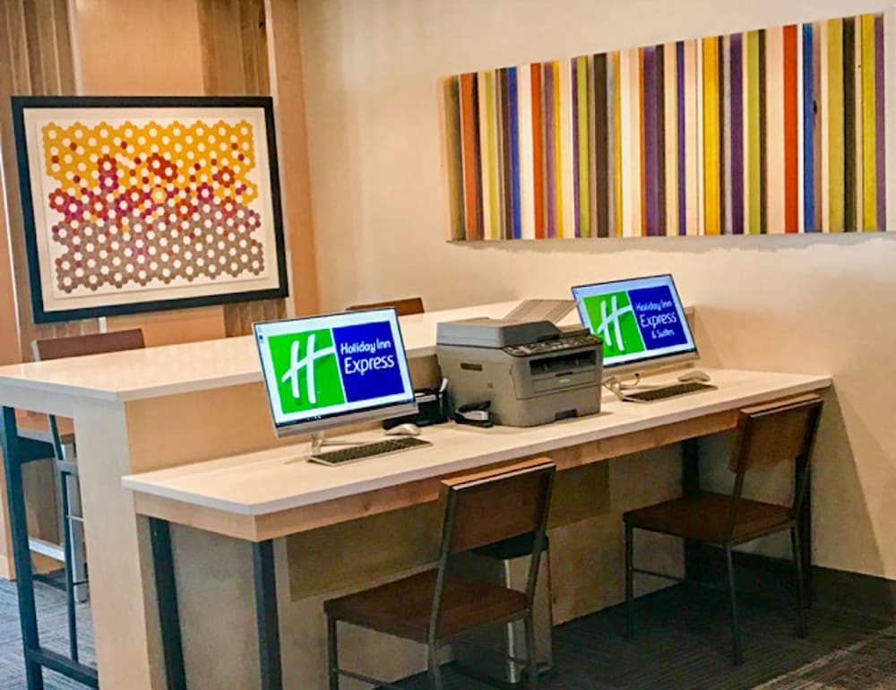 Holiday Inn Express & Suites Charlotte NE University Area by IHG - photo 58