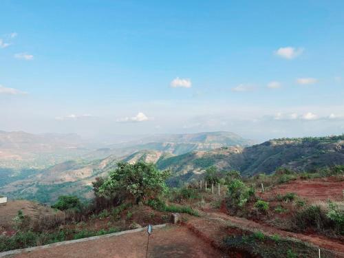VIDHI VILLA Besides Valley View 360 with Luxurious Swimming pool & AC — 4-Star Luxury Hotel in Mahabaleshwar, India
