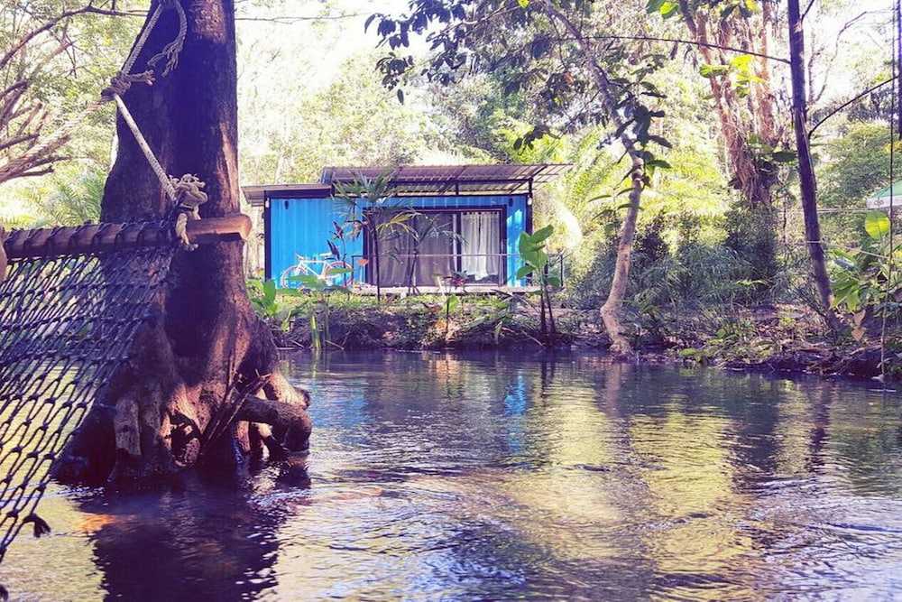 Hug Rimtharn - carbon neutral hotel in Krabi
