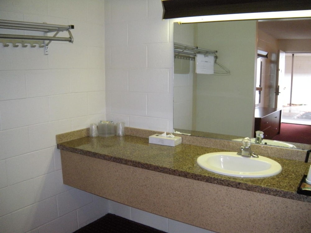 Motel West - photo 34