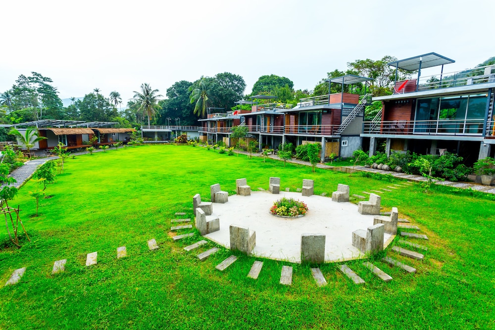 Baan Boom Boxes - carbon neutral hotel in Koh Samui