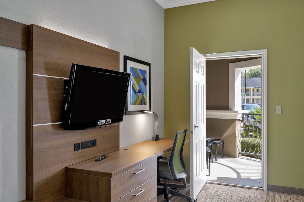 Holiday Inn Express & Suites Lufkin South by IHG - photo 22
