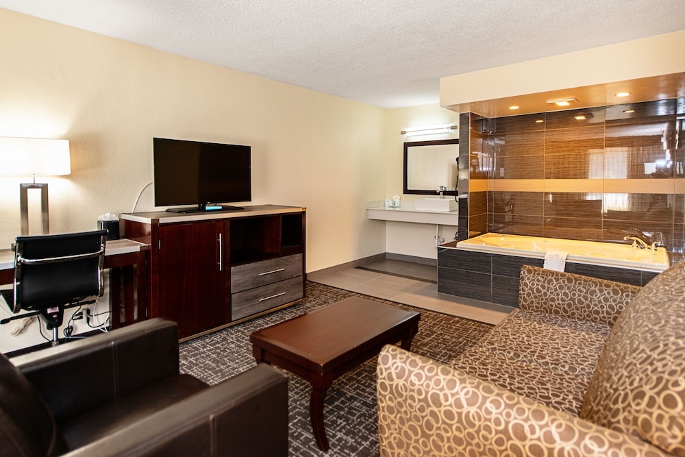 New Hope Inn & Suites - photo 8