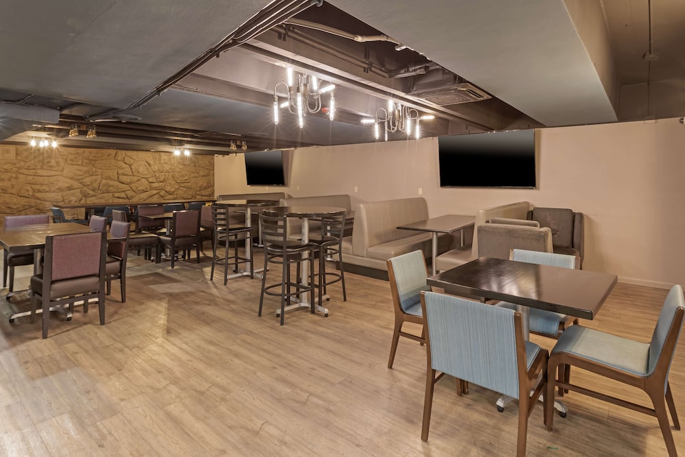 Best Western Plus Milwaukee West - photo 52