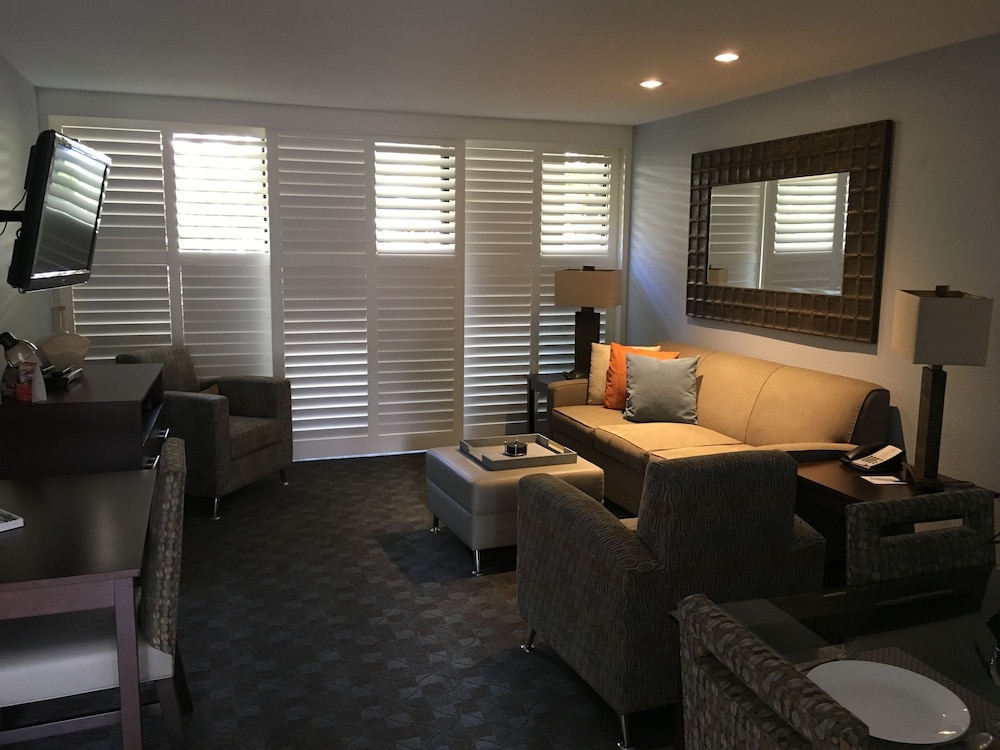 GetAways at Palm Springs Tennis Club - photo 18