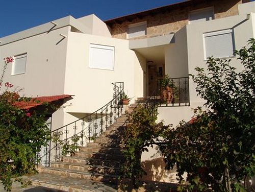 Theonia Studios in Pefki, Greece