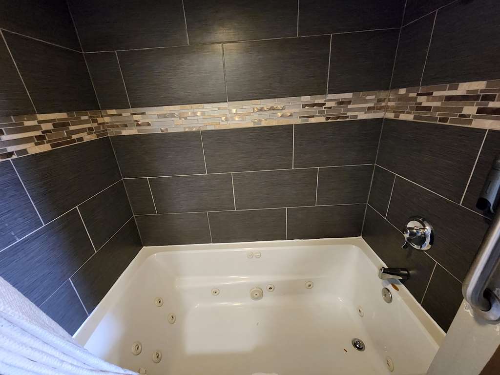 Americas Best Value Inn & Suites Little Rock at Scott Hamilton Dr - photo 61