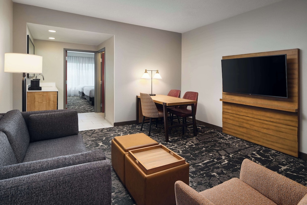 Embassy Suites by Hilton Hampton Convention Center - photo 16
