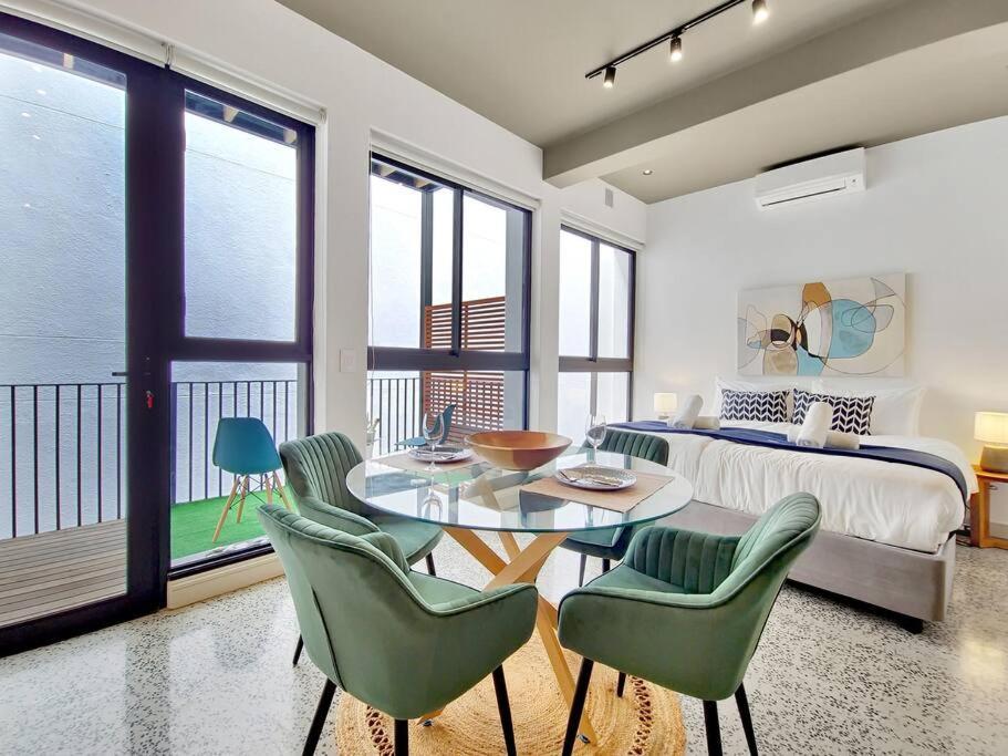 Gorgeous secure brand new stylish central Pool