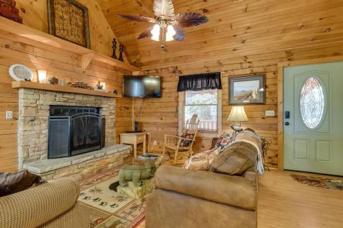 Cozy Bear Lodge Hot Tub 15 min to Pigeon Forge — 4-Star Luxury Hotel in Sevierville, United States