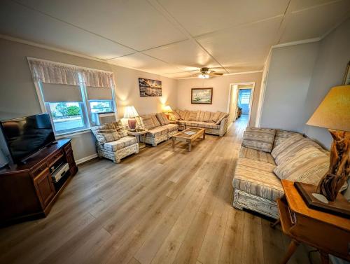 Ocean Breeze Retreat — hotel in Beach Haven