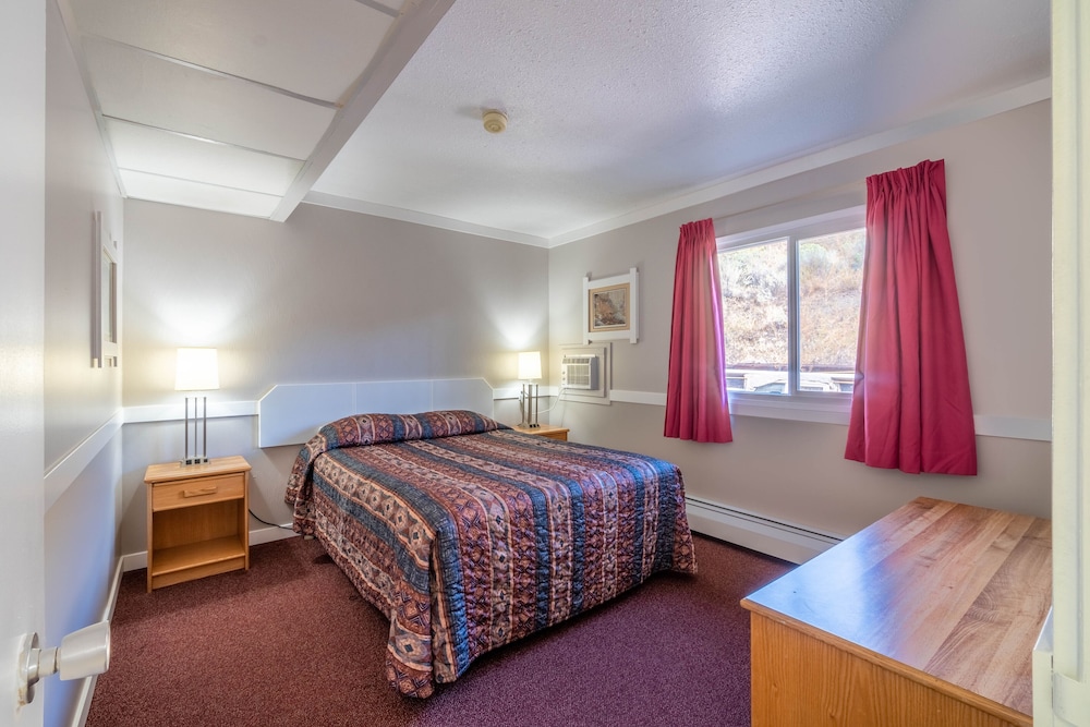 Canadas Best Value Desert Inn & Suites Cache Creek — Cache Creek — photo 4