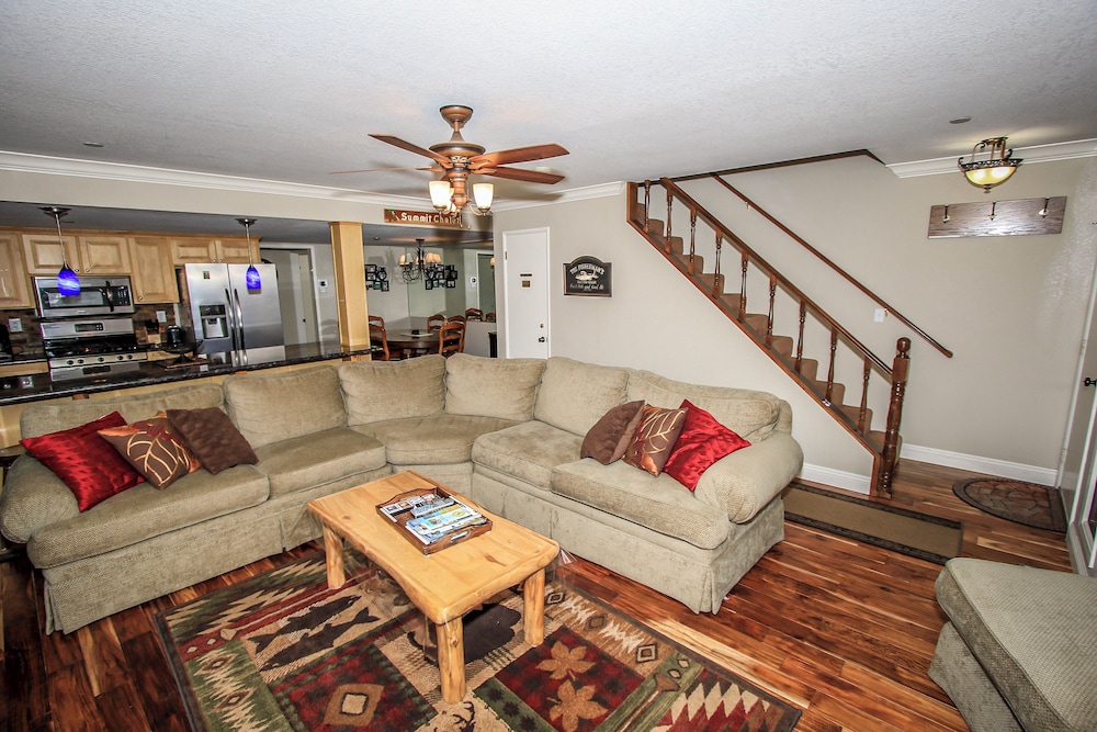 Summit Getaway Condo Affordable and ideally located Wood burning fireplace Walk to Ski Resort - photo 14