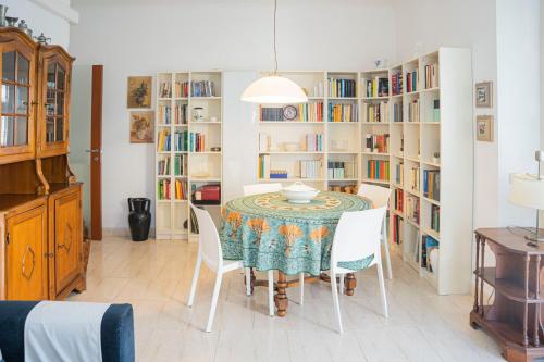 076 Casa la Libreria Centro Citta di Chiavari 500 Metri Da Mare E Spiagge 2 Camere Da Letto — 4-Star Luxury Hotel in Chiavari, Italy