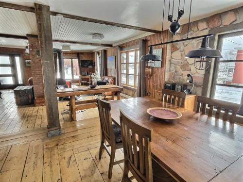 Maison du lac — 4-Star Luxury Hotel in Lac-Megantic, Canada