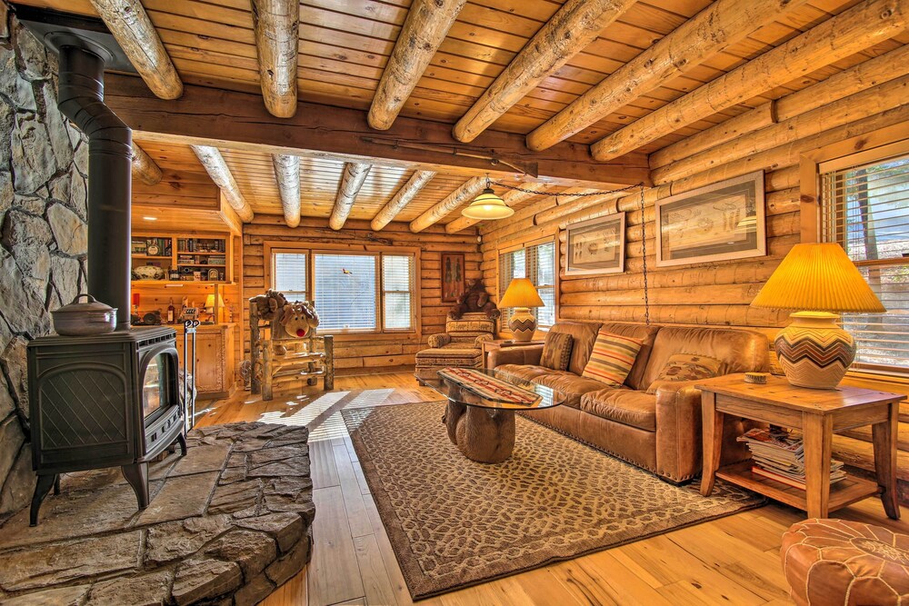 5 Mi to Hiking Custom Cabin with Deck in Arnold — 4-Star Luxury Hotel in Arnold, United States