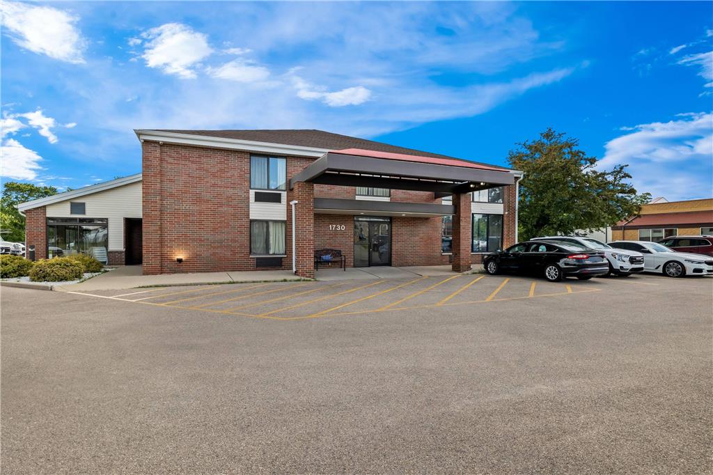 Super 8 by Wyndham Watertown WI - photo 2