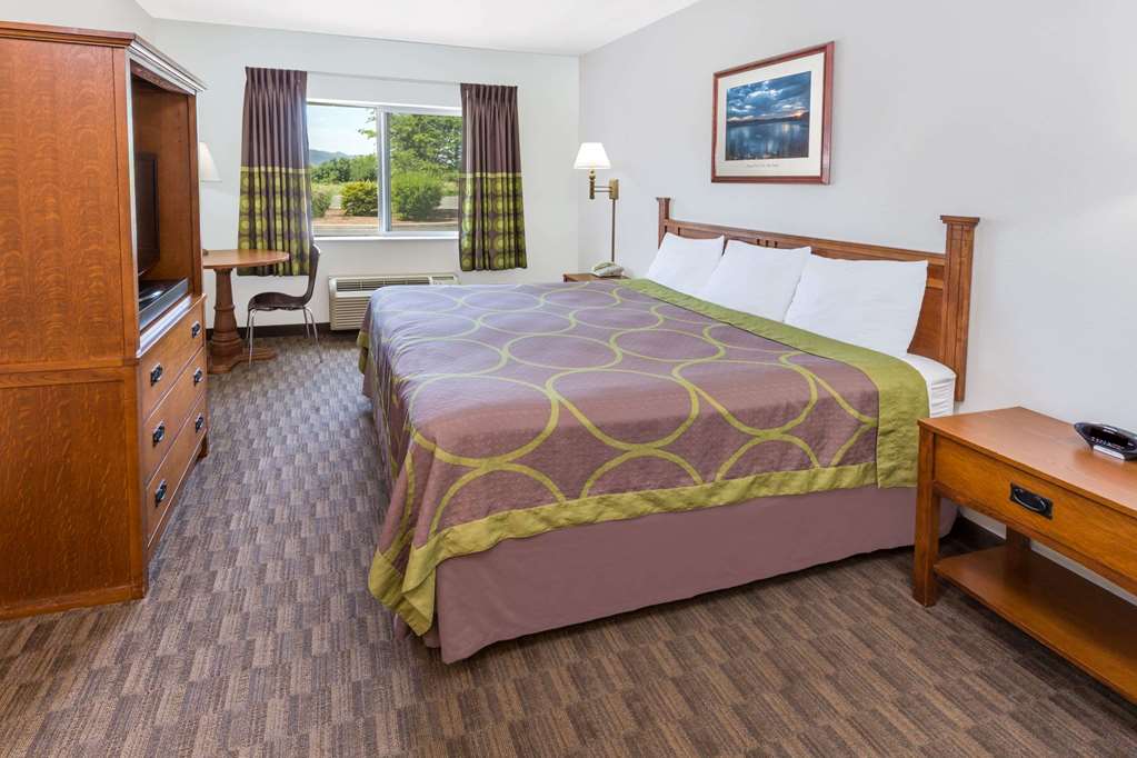 Super 8 by Wyndham Central Pt Medford - photo 14