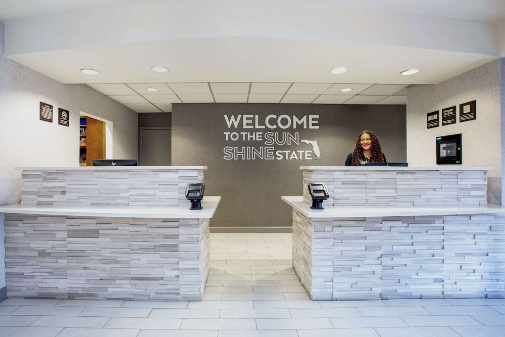 Hampton Inn Orlando International Airport - photo 7