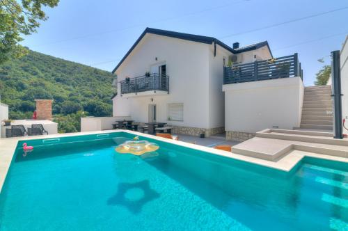 Apartmani Maka — 4-Star Luxury Hotel in Senj, Croatia