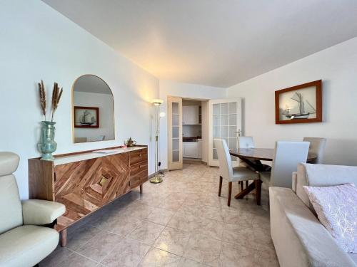 Le Regina Vue Mer Plein Centre Unique in Menton, France