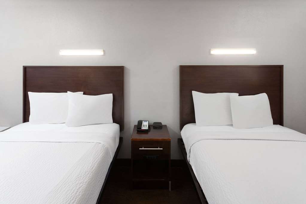 Travelodge by Wyndham Peoria - photo 25