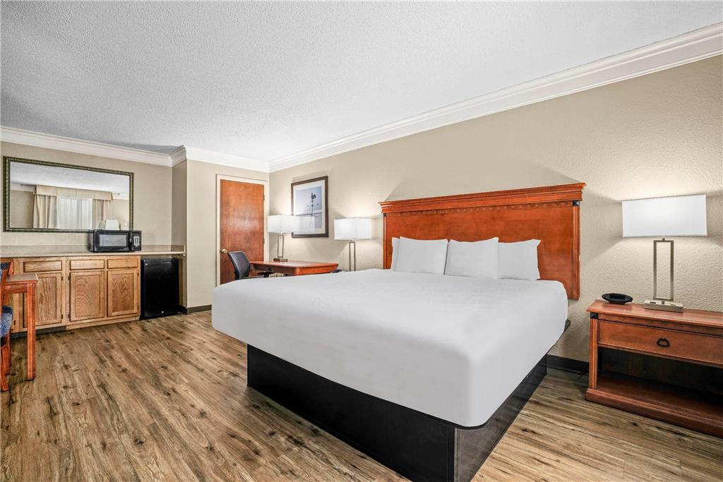 Baymont by Wyndham Madisonville - photo 27