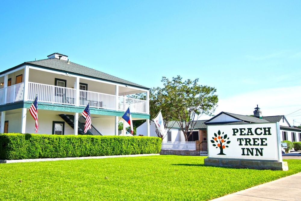 Peach Tree Inn & Suites - featured photo