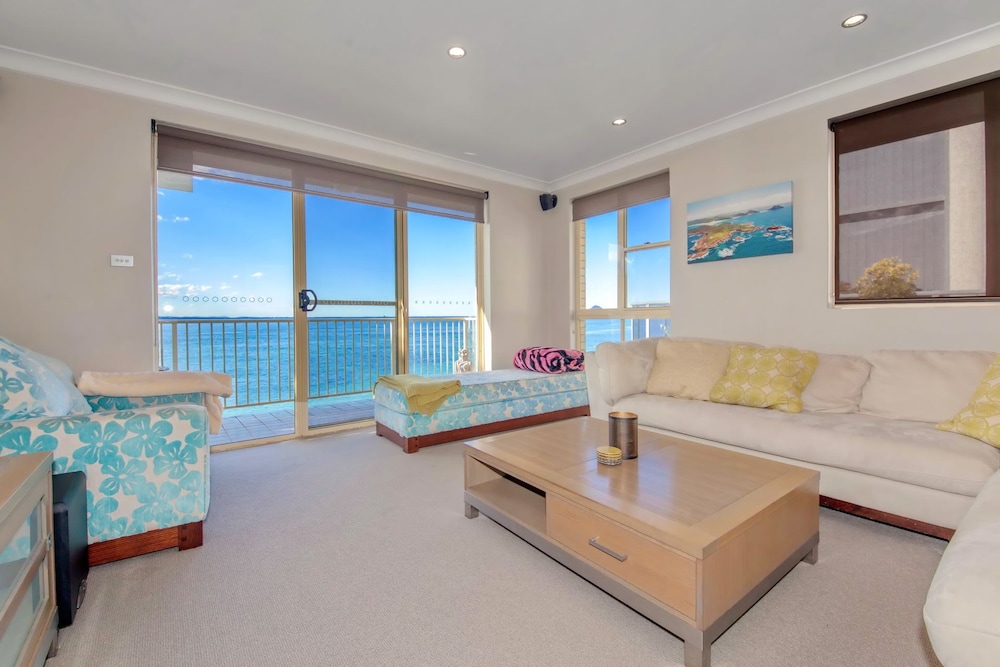 Alcheringa Unit 3 4 32 Sandy Point Road — Corlette