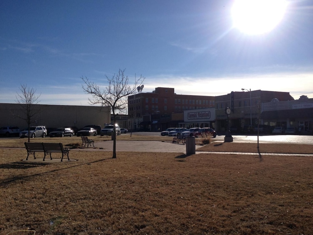 Warrick Plaza Inn - photo 19