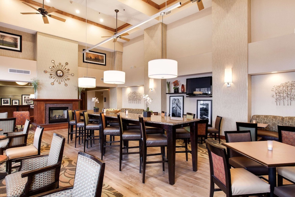 Hampton Inn & Suites Addison - photo 23