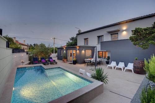 Holiday Home Zoya — 4-Star Luxury Hotel in Liznjan, Croatia