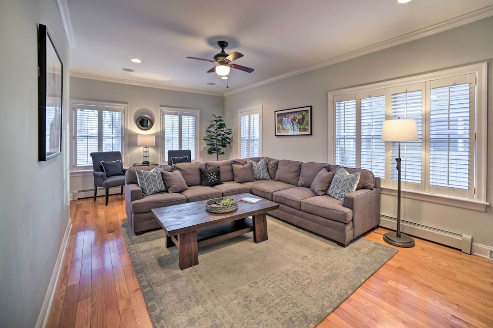 Stunning House with Deck Game Room and Home Gym — 4-Star Luxury Hotel in Saratoga Springs, United States