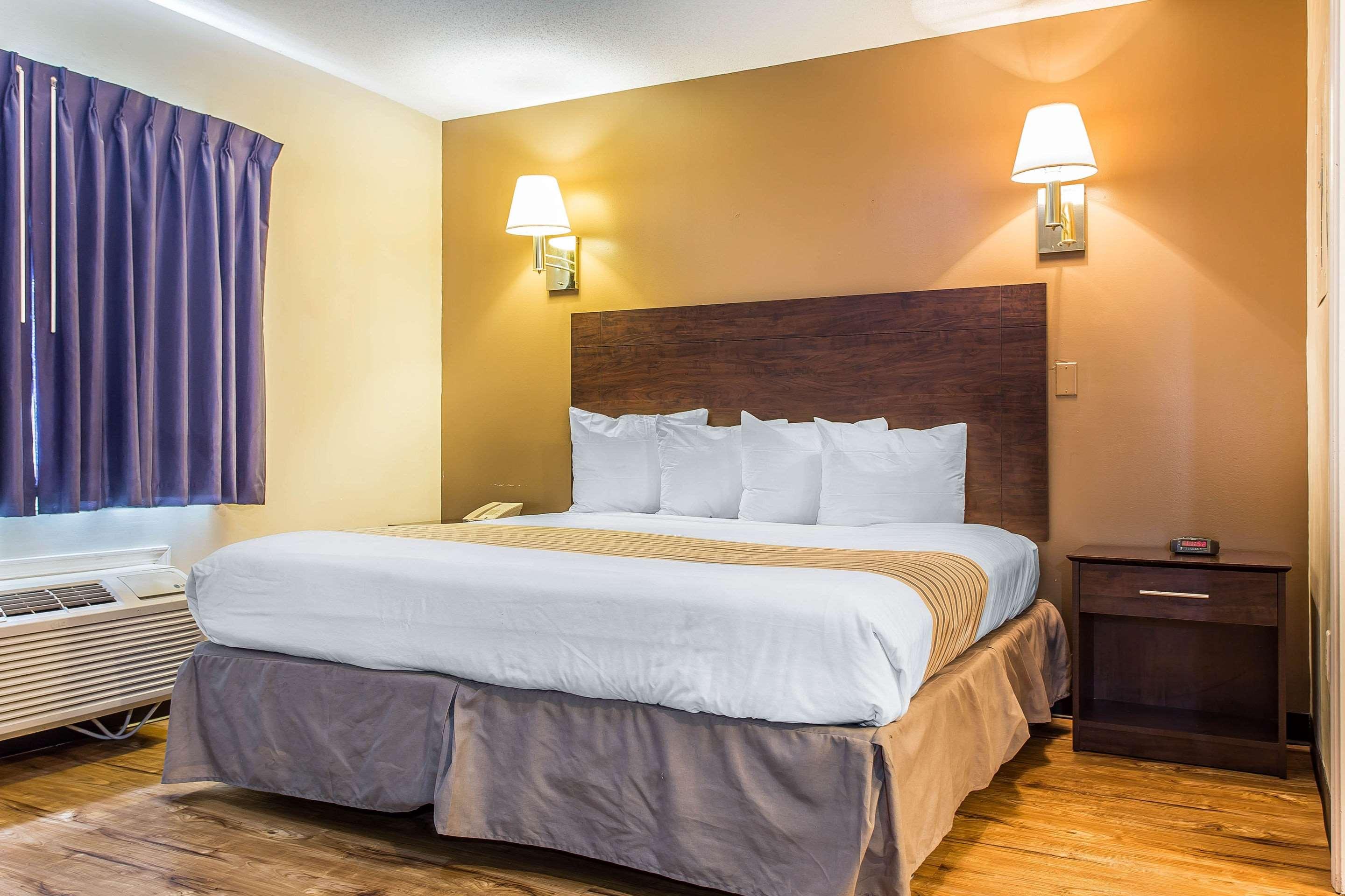 Suburban Studios near University of North Carolina Charlotte - photo 2