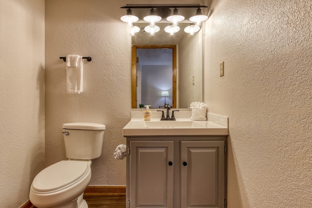 Pinecrest Townhomes 1K2Q Renovated - photo 21
