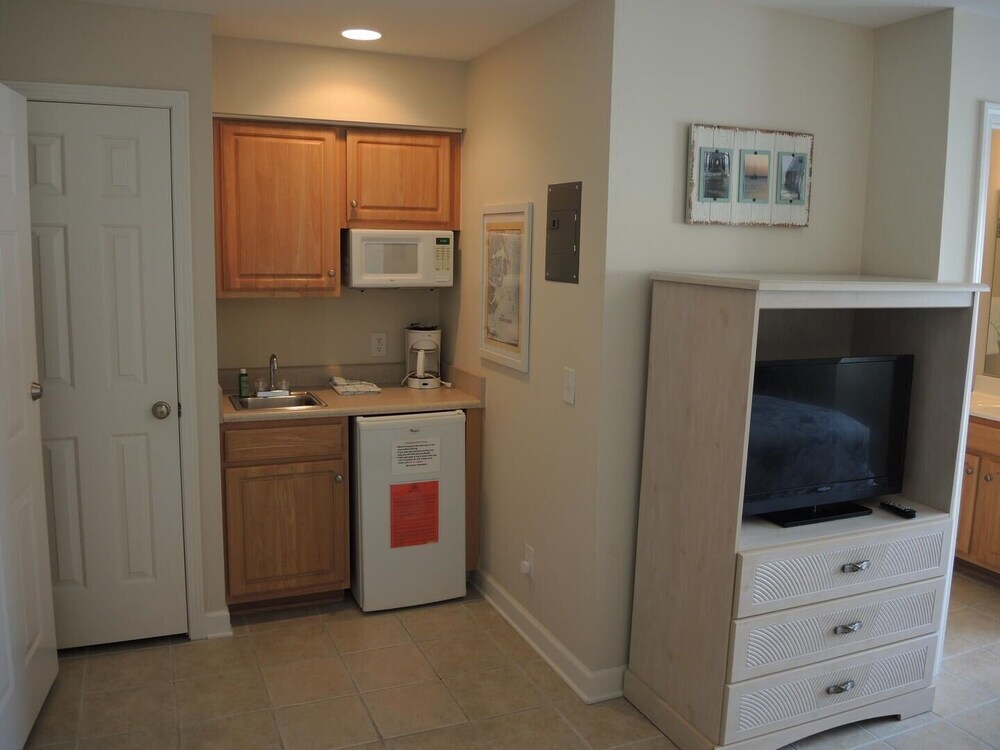 Studio Home 2909L at Brunswick Plantation Resort and Golf with Outdoor Pool Onsite by RedAwning - photo 9