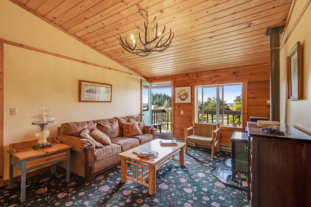 Deer Harbor Inn - carbon neutral hotel in Unknown City