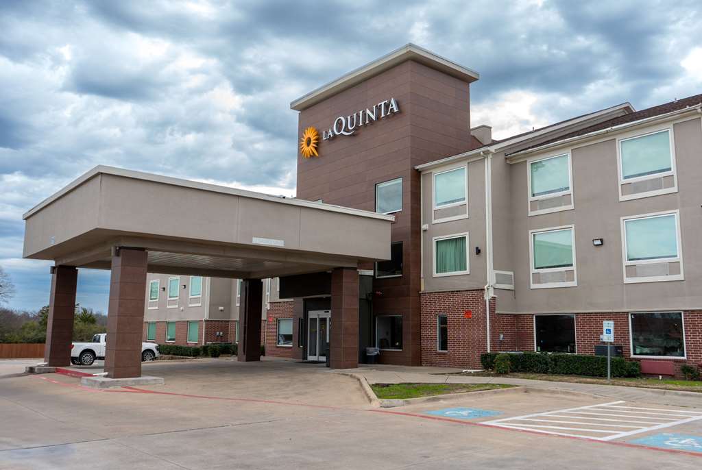 La Quinta Inn & Suites by Wyndham Dallas Mesquite - photo 2