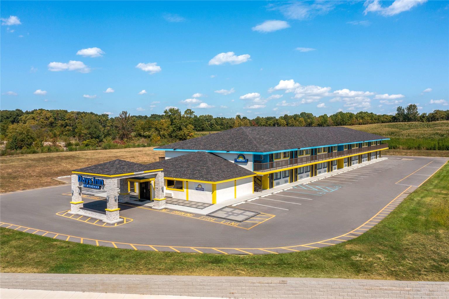 Days Inn by Wyndham Cloverdale Greencastle - photo 3