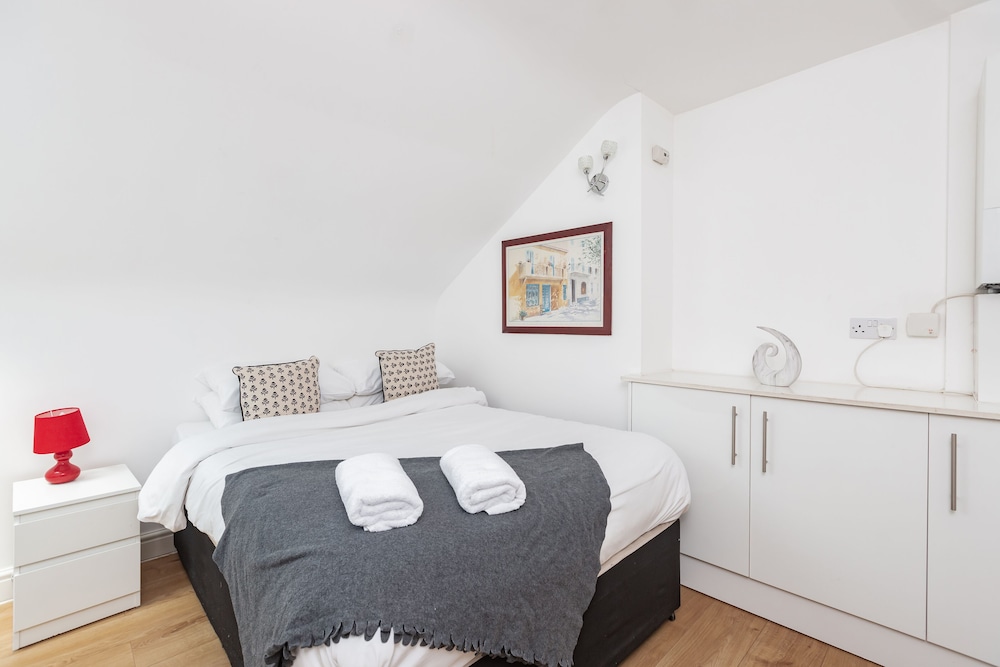 Gyllingeham Suite 2 12907475 — Gillingham