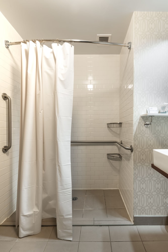 Holiday Inn Express Chicago Magnificent Mile - photo 26