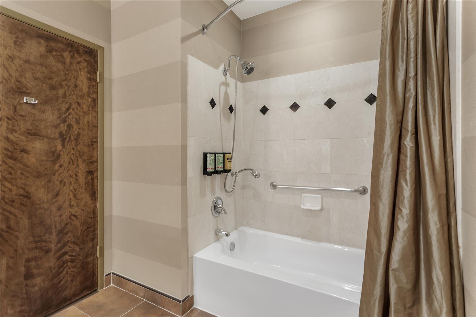 Best Western Plus Brookside Inn - photo 20
