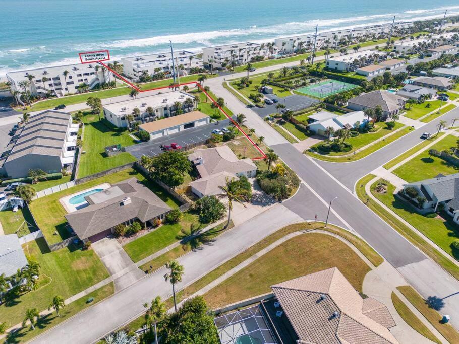 Melbourne Beach 4 3 Home steps to Beach w Jacuzzi — 5-Star Luxury Hotel in Melbourne Beach, United States