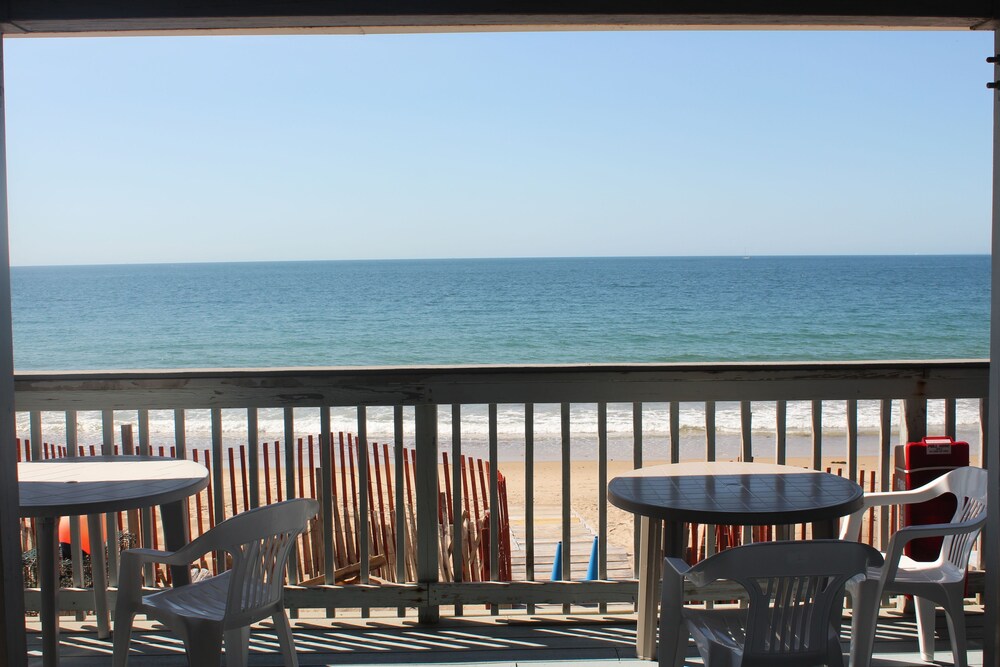 Sandcastle Beachfront Inn - photo 13